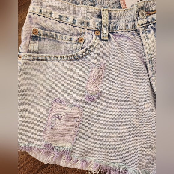Levi's Distressed Short Shorts Lavender Wash Colorwash Relaxed Fit Shorts Sz 34 - Picture 4 of 6